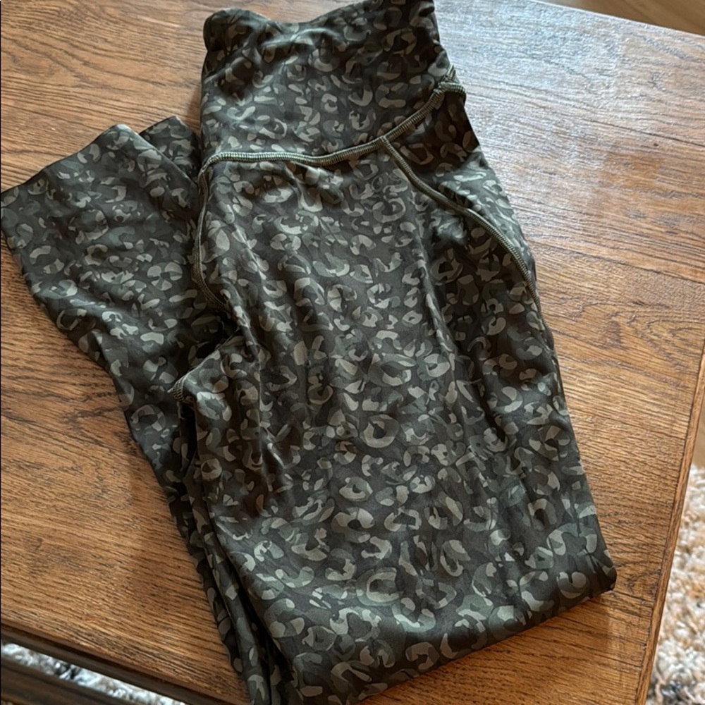 LULU cheetah camo leggings sz 6